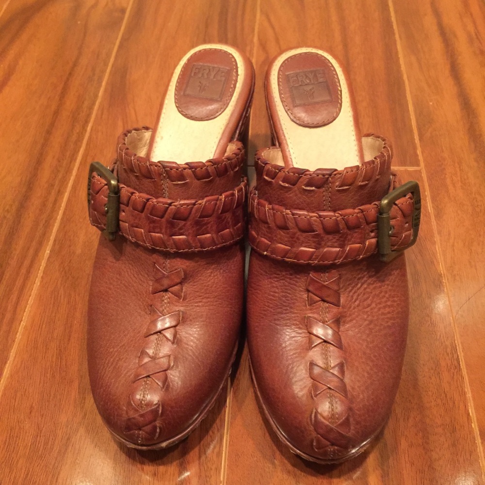 FRYE leather clogs